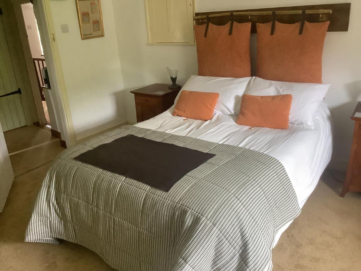 Bwthyn Cudd Bed & Breakfast Westbury  Bagian luar foto