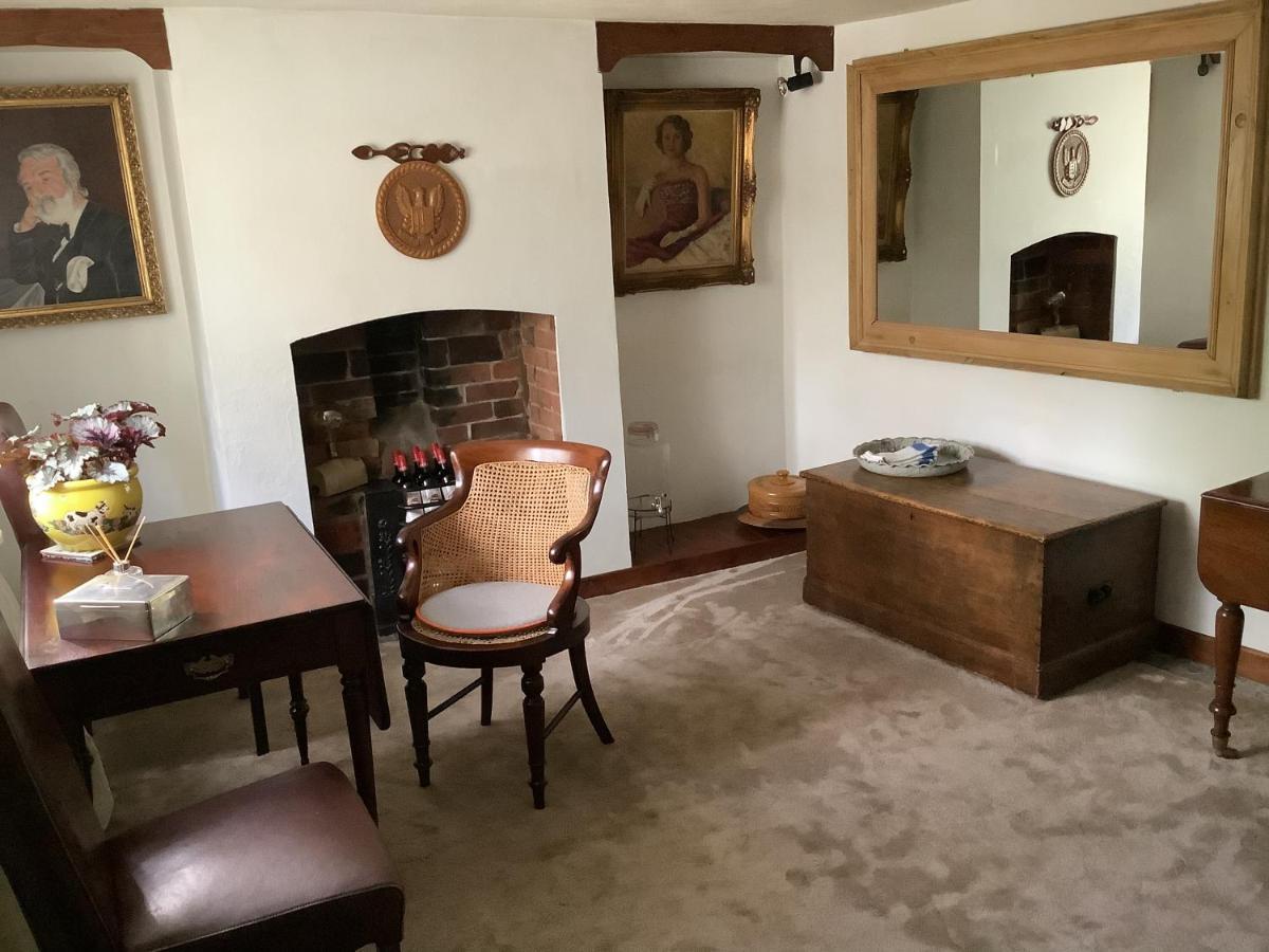 Bwthyn Cudd Bed & Breakfast Westbury  Bagian luar foto