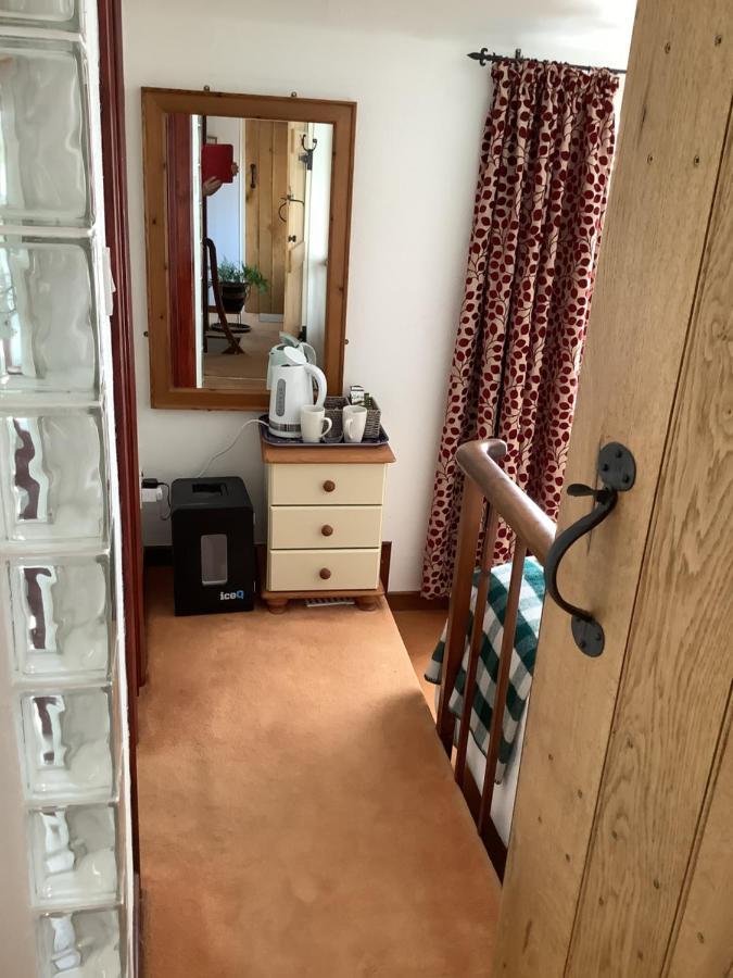 Bwthyn Cudd Bed & Breakfast Westbury  Bagian luar foto