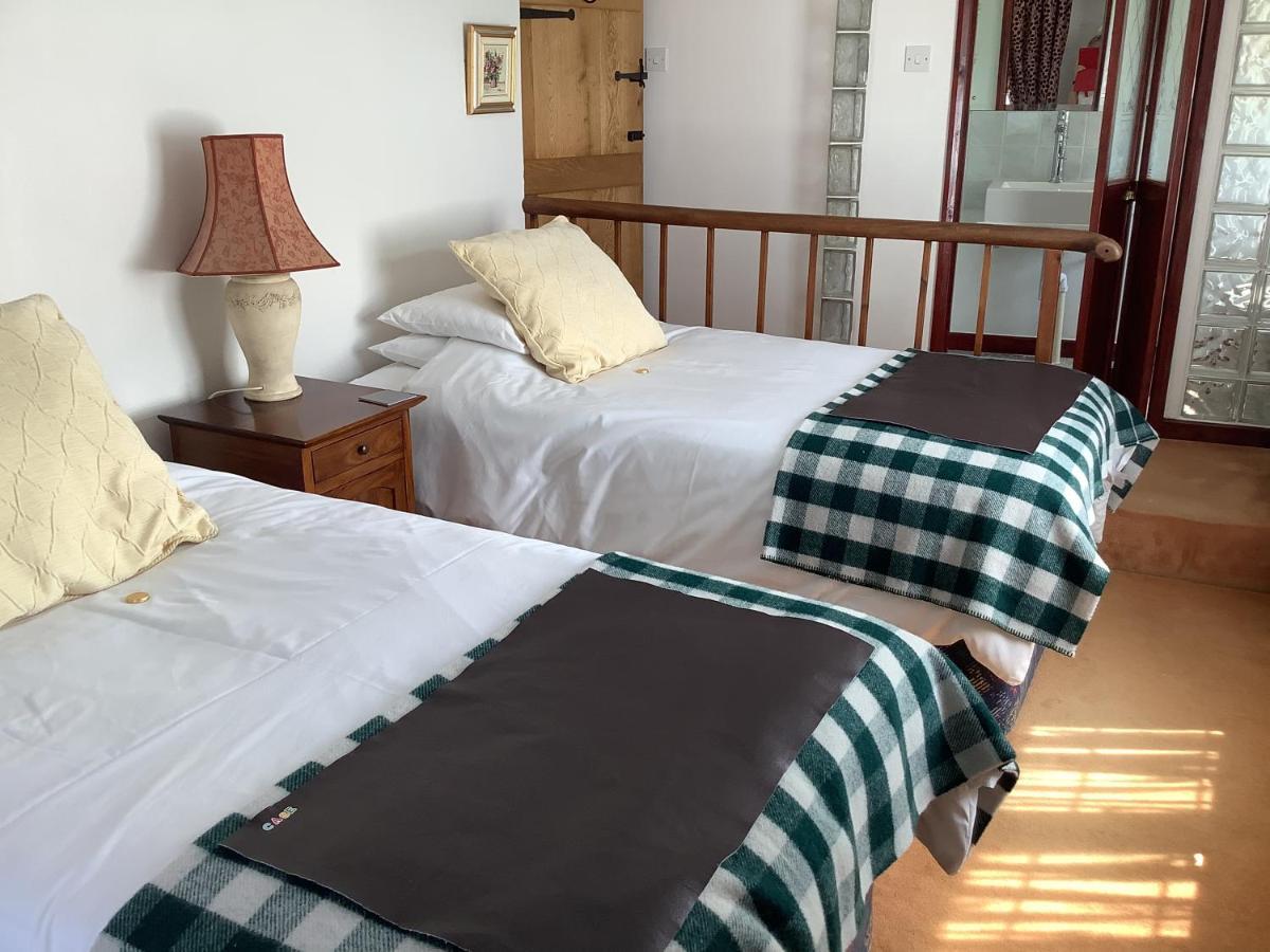 Bwthyn Cudd Bed & Breakfast Westbury  Bagian luar foto