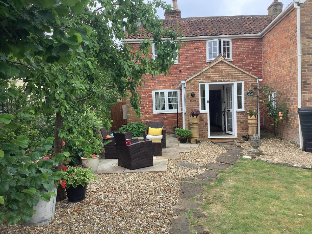 Bwthyn Cudd Bed & Breakfast Westbury  Bagian luar foto
