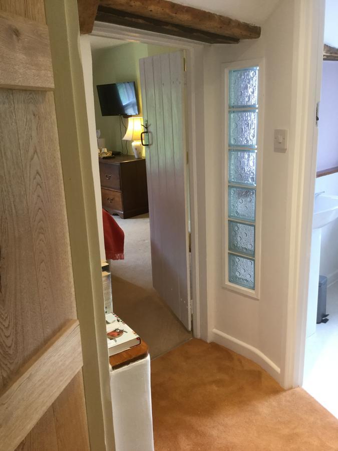 Bwthyn Cudd Bed & Breakfast Westbury  Bagian luar foto
